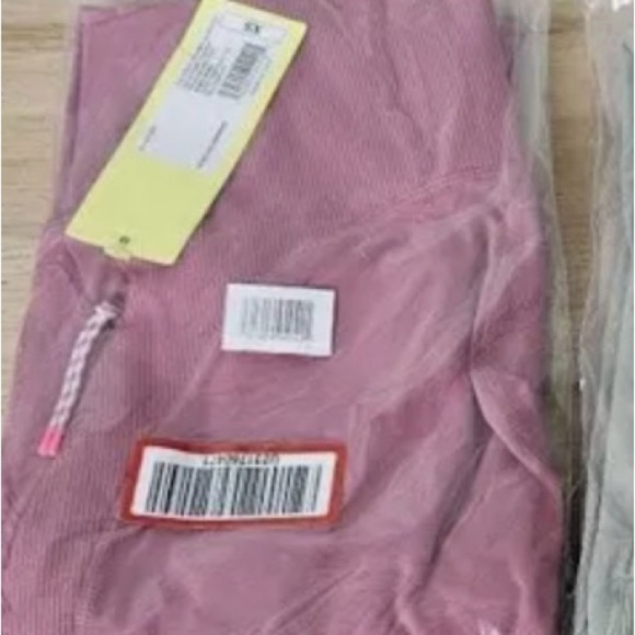 ALL IN MOTION Woman's High-Rise Leggings with Zipper Pockets​​​ - Picture 6 of 7